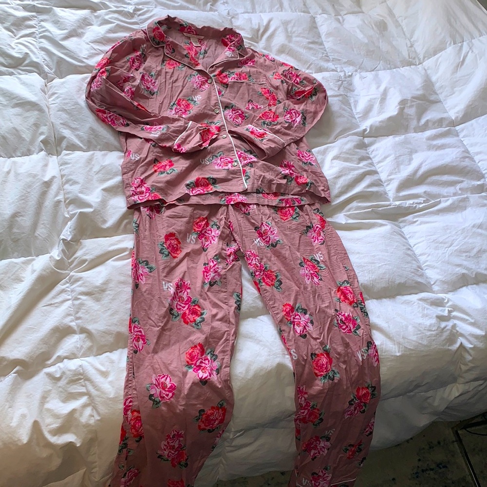Victoria Secret Pajamas Set !!